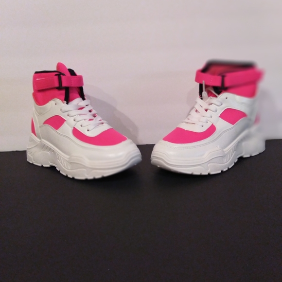 Woman's Cape Robbin Pink Unity Sneaker size 8 - Picture 2 of 5